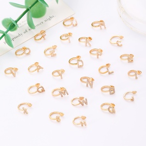 Pendientes en forma de U con tachuelas de diamantes elegantes de gama alta para <span class=keywords><strong>mujer</strong></span> - Product Image 3