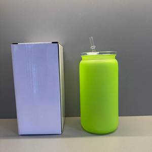 Gobelet Mason en plastique PC coloré avec paille, conception anti-fuite, portable, durable pour usage extérieur, moderne, simple, vente en gros - Product Image 1