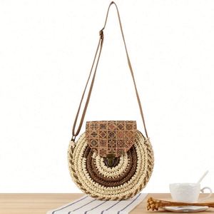 Bolso de playa ecológico de estilo bandolera con decoración bordada de paja redonda y dos asas. - Product Image 3