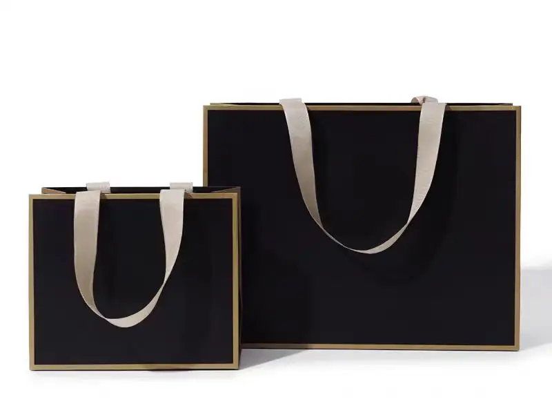 Sacchetti di carta Kraft di colore personalizzato nero di lusso all'ingrosso in carta Bolsas De Papel borsa di carta con manico