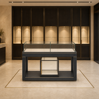 Ensemble de vitrines de présentation de bijoux de style chinois, îlot central en verre avec cadre noir pour l'exposition de parfums et cosmétiques en showroom