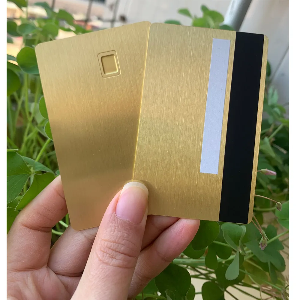 Kreditkarten größe 0,8mm Gold gebürstetes Metall Kreditkarte Edelstahl Messing Metall karte mit EMV-Chip-Steckplatz