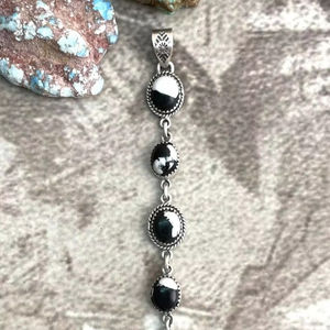 Pendentif en argent sterling fait main, turquoise blanc buffle, plaqué or, style fantaisie, unisexe - Product Image 1