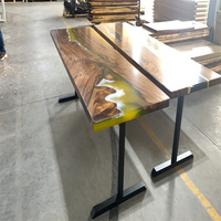 Table de salle à manger en bois massif de noyer avec dessus en résine époxy, design spécial Ocean