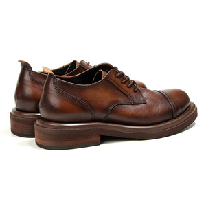 Chaussures en cuir de style britannique marron foncé à bout rond et semelle épaisse pour hommes, décontractées, avec couche supérieure en cuir de vachette rembourrée et effet vieilli - Product Image 3