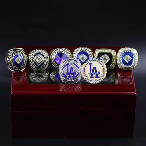 Coffret de 8 bagues de champion de Los Angeles 2024 en bois - Product Image 6