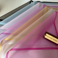Papier d'emballage de bouquet de couleur unie translucide fournitures de fleuriste imperméables avec revêtement PE pour emballage cadeau de fleur