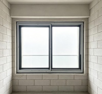 Fenêtre coulissante moderne en PVC avec double vitrage, renfort interne en acier et isolation thermique pour l'extérieur de la maison