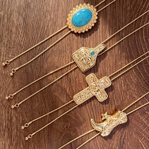 Collana da donna stile western con ciondolo a Y a forma di ciondolo a forma di stivale da cowboy/croce, con turchese, pietra portafortuna di dicembre, in stile western - Product Image 1