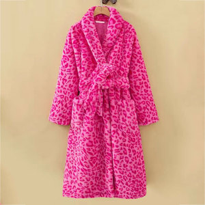 Bata de baño de felpa con estampado de leopardo, larga y gruesa, de franela polar, pijama informal, camisón cálido de invierno para mujer, ropa de dormir para el hogar - Product Image 1