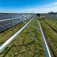 Système de montage solaire durable à vis de terre en acier revêtu Al-Mg-Zn, structure de montage au sol pour panneaux photovoltaïques, support de panneaux solaires pour centrale électrique