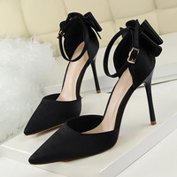 Sandales à talons hauts élégantes pour dames Nouveau design Fantaisie à la mode Talon compensé Confortable Semelle intérieure en caoutchouc Comptoir ouvert Fêtes Mariages