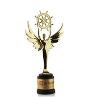 Sculpture d'ange dorée personnalisable en alliage de zinc moulé sous pression avec base en bois, souvenirs promotionnels et cadeaux d'affaires