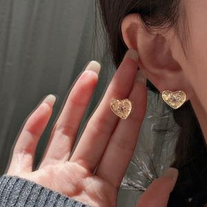 ต่างหูเงินแท้ S925 สไตล์มินิมอล หรูหราเบาๆ แบบฝรั่งเศส ยุโรป อเมริกา ดีไซน์วินเทจรูปหัวใจ ประดับดาว ทันสมัย - Product Image 2