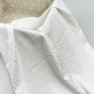 Vải Spandex Satin Dệt Hoa 97% Polyester 3% Spandex Vải Họa Tiết Da Báo Màu Trắng Cho Đồ Ngủ - Product Image 4