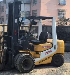 Montacargas Diésel TCM FD30 3T Usado con Motor ISUZU, Confiable y Duradero, Modelo 2024, Neumáticos Sólidos, para Manejo de Materiales en Almacenes, 3.0m - Product Image 3
