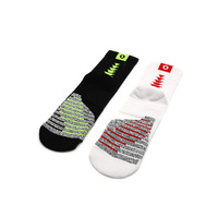 Chaussettes d'entraînement antidérapantes respirantes à séchage rapide de qualité supérieure, chaussettes athlétiques antidérapantes, conception personnalisée OEM ODM pour le basketball et l'entraînement en salle de sport