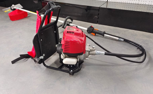 آلة قص الأعشاب المحمولة على الظهر رباعية الأشواط للبيع، مناسبة لقص الأعشاب على جانب الطريق وتنظيف الغابات، طراز GX35 - Product Image 2