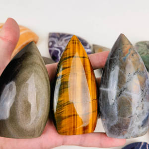 Cristal con forma de gota de agua al por mayor, varios materiales, adorno mixto, piedra de forma libre, decoración tallada a mano para regalos - Product Image 4