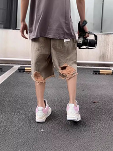 กางเกงยี<span class=keywords><strong>น</strong></span>ส์ผู้ชายทรง Relaxed Fit แต่งตะเข็บแบบ Laylock Stitch พร้อมรายละเอียดการเย็บแบบ Hair Seam จากผู้ผลิต Braid - Product Image 3