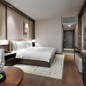 Juego <span class=keywords><strong>de</strong></span> Muebles <span class=keywords><strong>de</strong></span> Dormitorio <span class=keywords><strong>de</strong></span> <span class=keywords><strong>Hotel</strong></span> <span class=keywords><strong>de</strong></span> Madera Sólida <span class=keywords><strong>de</strong></span> Lujo Moderno, Diseño <span class=keywords><strong>de</strong></span> Cama King Personalizada, Ecológico, para Apartamentos y Habitaciones <span class=keywords><strong>de</strong></span> Huéspedes - Product Image 1