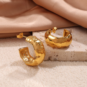 Pendientes de Aro Geométricos Dorados, Diseño Irregular, Unisex, para Uso Diario - Product Image 1