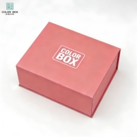 Boîte cadeau personnalisée de luxe en carton gris recyclable avec fermeture magnétique, doublée d'éponge, logo personnalisé en relief, finition mate/brillante, vente en gros