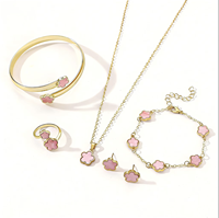Juego de Joyería de 5 Piezas con Colgante de Trébol de Cinco Hojas de Aleación para Mujer, Chapado en Oro, para Boda: Pulsera, Collar, Pendientes y Anillo