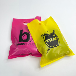 Sac en plastique personnalisé avec poignée découpée, poignée perforée, sac de shopping en polyéthylène pour l'emballage de cosmétiques, de produits de beauté et d'extensions de cheveux - Product Image 6