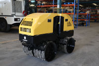 Compacteur vibrant à double tambour télécommandé RWYL202C avec moteur diesel Yanmar