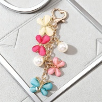 Breloque de sac de bijoux faite à la main pour femme, cadeau pour amie, porte-clés animal mignon, porte-clés coloré floral, grand papillon, perle