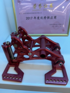 Servicio de mecanizado CNC de piezas de acero inoxidable con recubrimiento en polvo de anodizado rojo y negro, oxidación y mecanizado CNC de 5 ejes en aluminio, de Source Factory. - Product Image 5