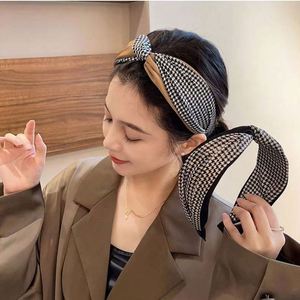 Nouveau serre-tête de mode Suimin pour filles, large bord en satin orné de strass, emballage personnalisable pour mariage et fête - Product Image 3