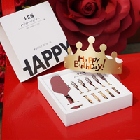 Boîte cadeau de vaisselle jetable biodégradable pour fête avec assiettes à gâteau, fourchettes, bougies, chapeaux et ensemble de service pour gâteau