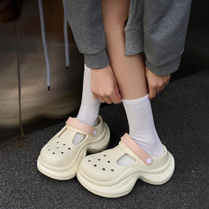 รองเท้าแตะห้องน้ำกันลื่น ระบายอากาศดี แบบคู่รัก ใช้ได้ทั้งในบ้าน/นอกบ้าน แห้งเร็ว สำหรับฤดูร้อน ทำจากวัสดุ EVA แบบเปิดนิ้วเท้า แฟชั่นทันสมัย - Product Image 5