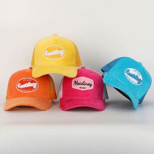 Casquette Trucker en Velours à 5 Panneaux Personnalisée avec Logo Brodé de Haute Qualité, Visière Courbée, Casquette Snapback en Maille Tendance - Product Image 1