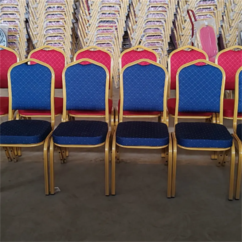 현대 쌓을 수있는 금속 웨딩 파티 호텔 철 도매 쌓을 수있는 연회 의자 판매