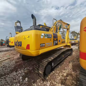 Excavadora Komatsu PC210LC-8 de segunda mano con motor original japonés bien conservado, en buen estado, a la venta a bajo precio. - Product Image 1