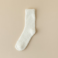 Usine Épais Fuzzy Chaussettes Femmes Personnalisable Broderie Logo Fuzzy Chaud Grip Chaussettes Hiver Chaud Chaussettes En Gros