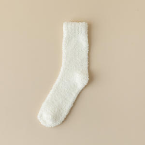 Usine Épais Fuzzy Chaussettes Femmes Personnalisable Broderie Logo Fuzzy Chaud Grip Chaussettes Hiver Chaud Chaussettes En Gros - Product Image 6