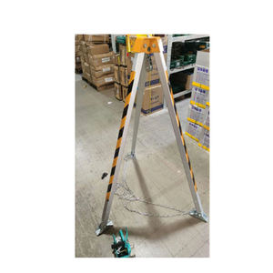 Trépied pour le sauvetage dans les espaces fermés avec rapport d'essai, ligne de vie autobloquante et harnais de sécurité - Product Image 1