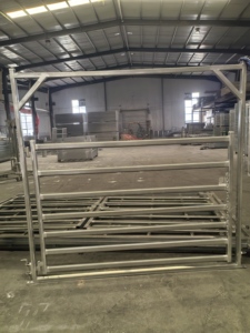 Nuevo Corral de Contención para Ganado de Acero al Carbono Galvanizado en Caliente, Resistente y Portátil, con Báscula y Ruedas - Product Image 5