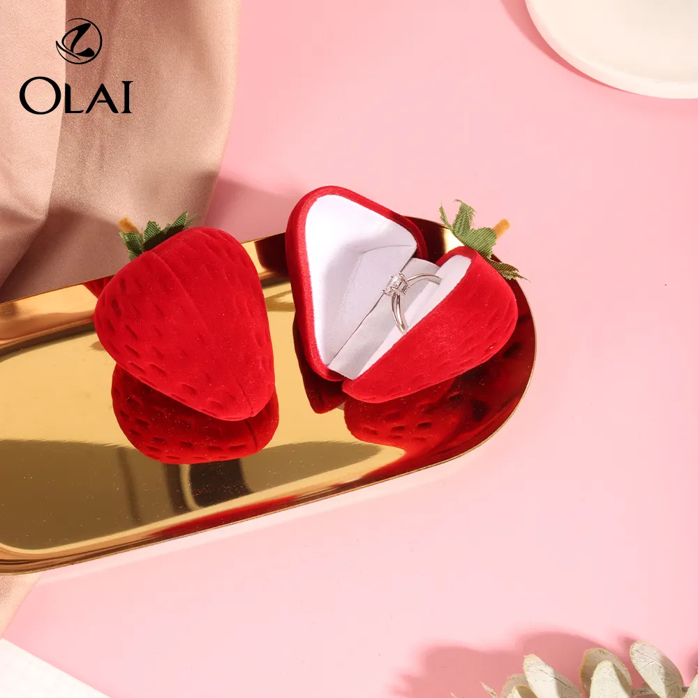 Neues Design rote rosa Erdbeerenring-Schachtel Kunststoff-Schmuckverpackungsbox für Heiratsantrag Verlobung Geschenk