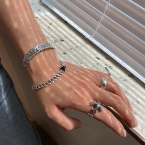 Bracciale Retrò Graffiti per Uomo e Donna, Braccialetti in Metallo con Scritte Anti-Guerra e Pace, Gioielli per Coppie e Regali di Amicizia - Product Image 3