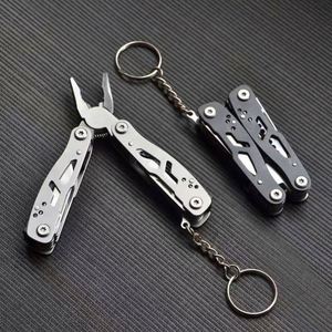 Mini Alicates Plegables Multifuncionales de Acero Inoxidable para Camping - Herramienta de Supervivencia Portátil para Uso en Exteriores, Cuidado Personal, Agarre EDC - Product Image 4