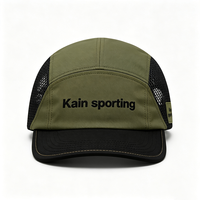 Casquette de baseball non structurée à 5 panneaux avec logo personnalisé, panneaux latéraux en maille contrastante et visière incurvée, idéale pour le trail running et le camping