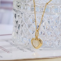 Collier pendentif en forme de cœur en acier inoxydable hypoallergénique plaqué or 18 carats PVD avec pierre naturelle en nacre pour femmes