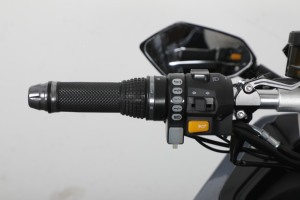 Moto électrique sportive à bras oscillant arrière simple, batterie lithium 72V, contrôleur sans balais, vitesse maximale 180 km/h, prise en charge de la personnalisation - Product Image 6