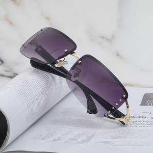 Lunettes de soleil personnalisées sans monture avec strass pour femmes, verres PC UV400, tenues tendance, vente en gros XH2241 - Product Image 3