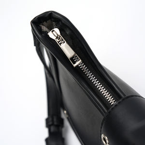 Bolso de Hombro Personalizado para Mujer, Impermeable, Estilo Inglés Vintage, con Solapa, Diseño de Letras con Logotipo Impreso, Bolsillo con Cremallera - Product Image 5